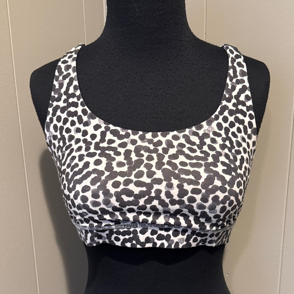 B36 Lululemon Women’s 8 Abstract Leopard Print Scoop Neck Sports Bra